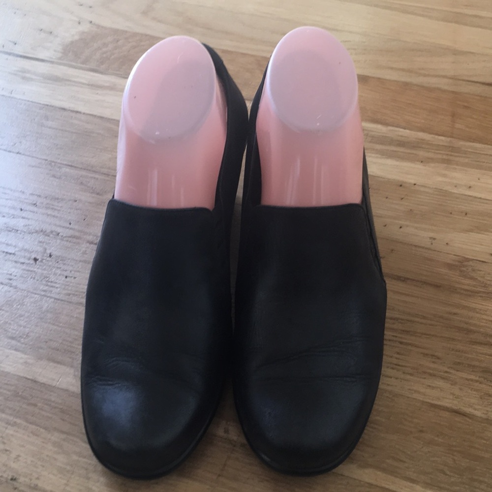 Black Leather Dansko Slip on Shoes Size 37